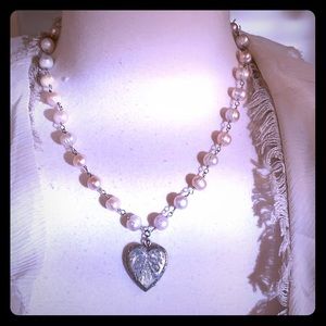 Beautiful vintage pearl necklace with heart